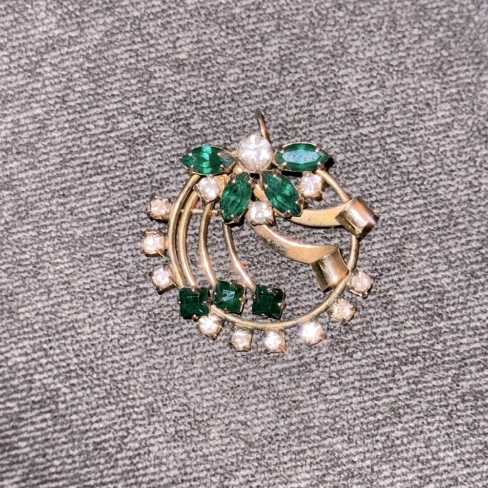 Vintage Rhinestone 12K gold-filled wreath-shaped Broach